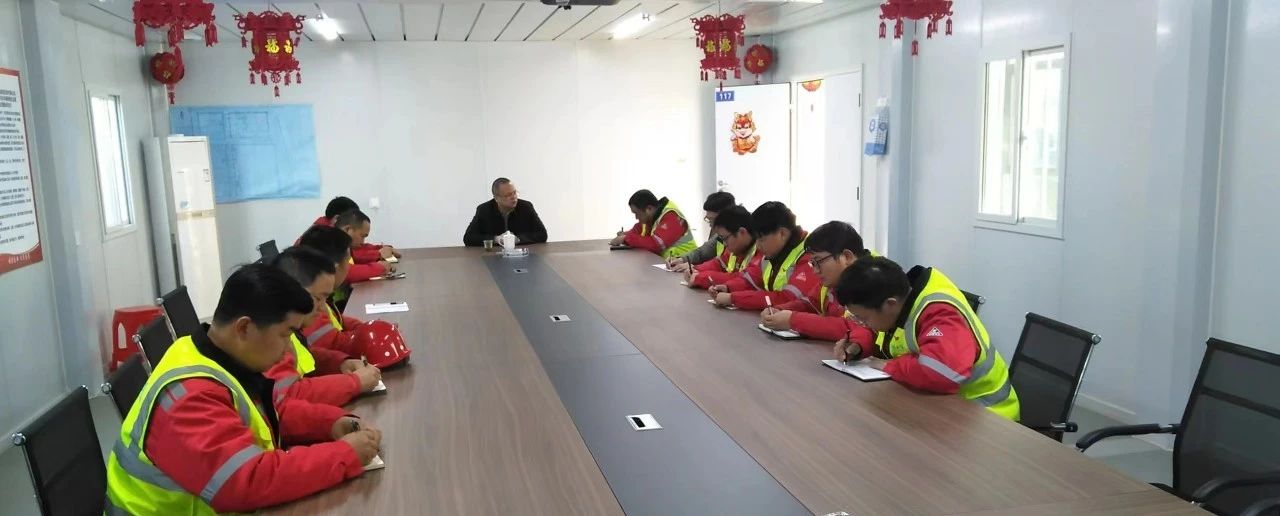 化機公司黨委書記、董事長、總經理楊中澤到肥業搬遷項目部現場辦公